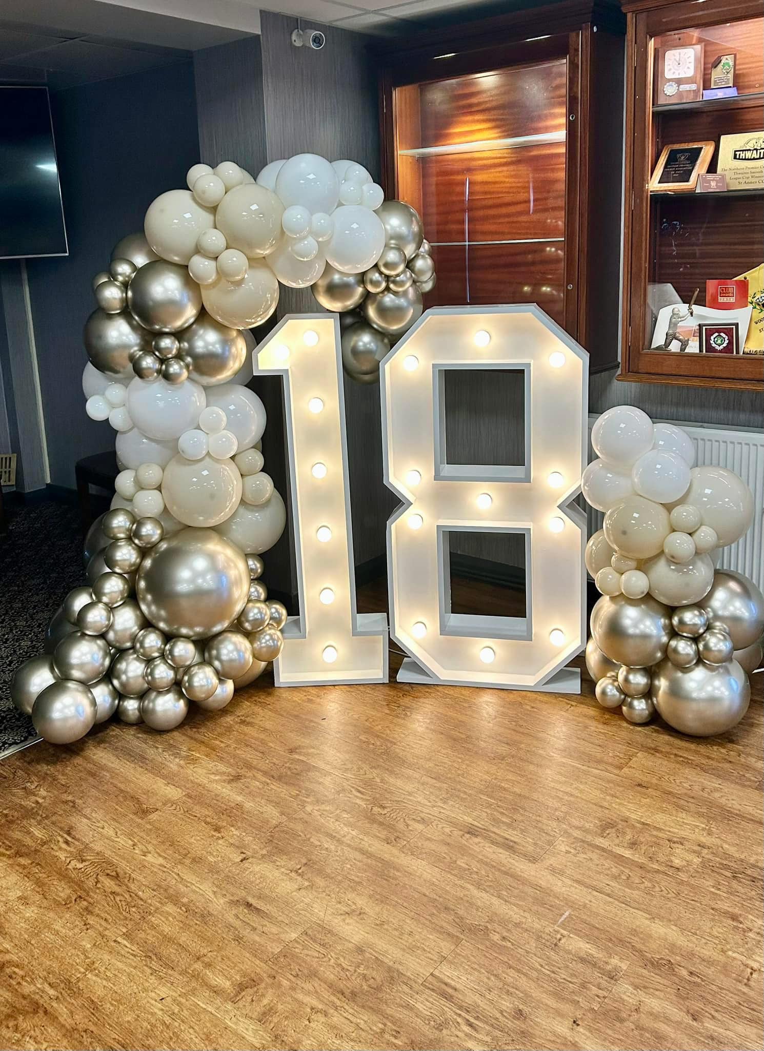 Light up number - little balloon room Light Up Number Hire per one number £30, for two numbers £60 - Image 1