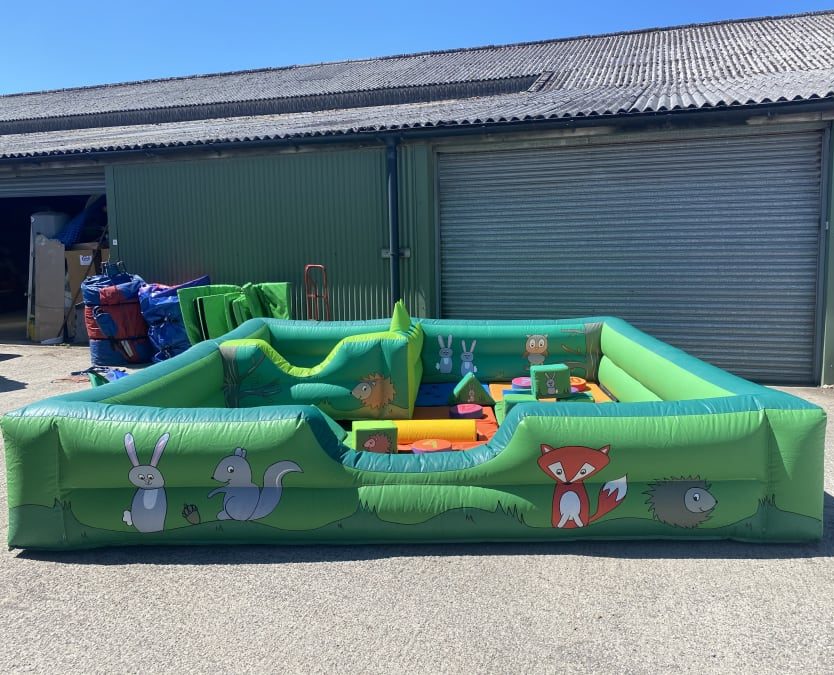 cropped-Animal-pen.jpeg 13ft x 13ft Inflatable Animal Pen - Image 1